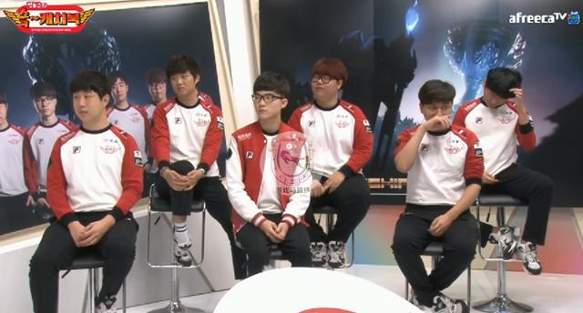 BLG电子竞技俱乐部 赛后返图 赢比赛后的笑容阳光灿烂